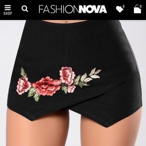 Black flower Fasion Nova shorts